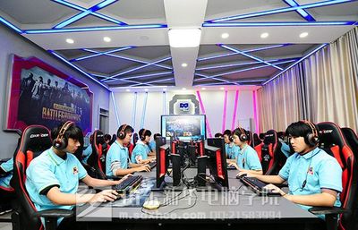 如何選擇適合學(xué)習(xí)計(jì)算機(jī)軟件開發(fā)的學(xué)校